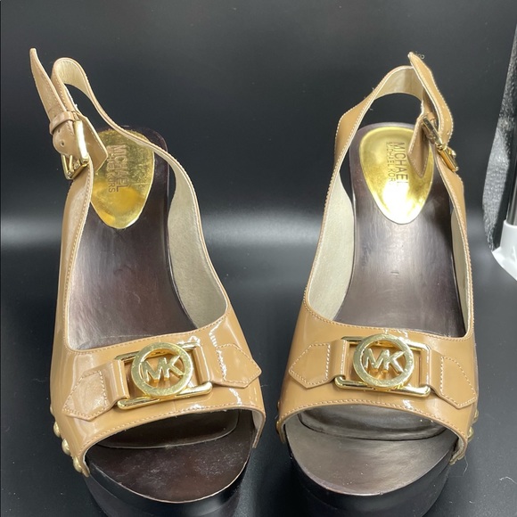 Michael Kore Shoes new Size 10. - Picture 1 of 3